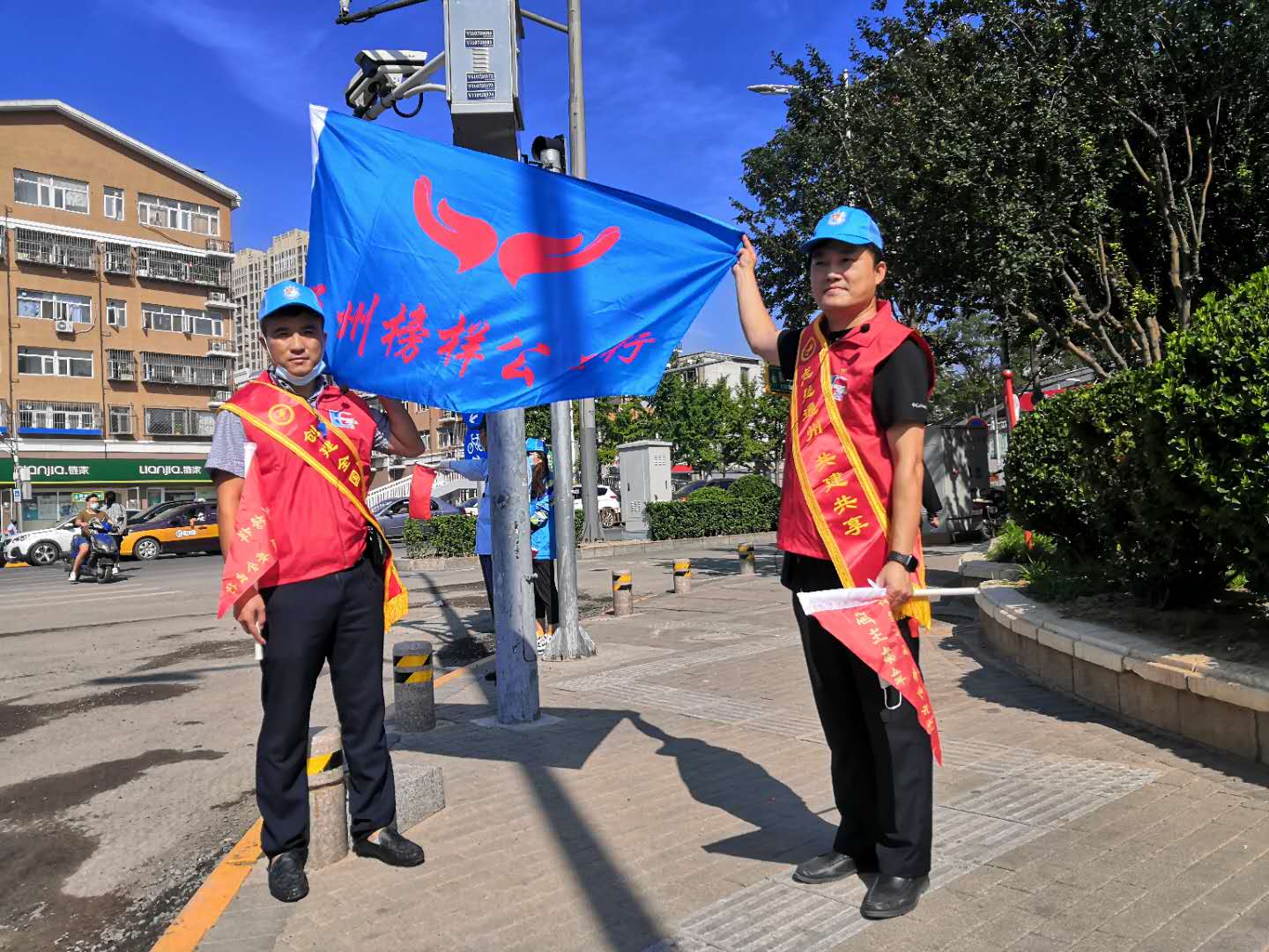 <strong>巨胸美女射水</strong>